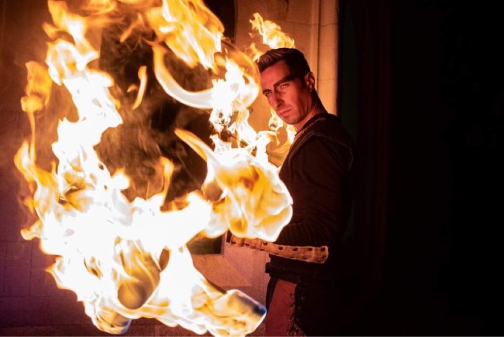 Szepessy Bálint tűzzsonglőr