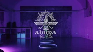 •A little sneak peek of our impulsive, all-girl hulahoop duo. 💫
This is one of our favorite moments from the Dance of Dimension LED show — and there’s so much more visual magic waiting for you.
Movement, light, energy. ⚡️
If you’d love to see us perform at your event, get in touch! ⬇️
•Egy kis sneak peek a csajos, impulzív hulahoop duónkból.
A Dance of Dimension LED show egyik kedvenc jelenete, de rengeteg vizuális élményt tartogat még az előadásunk — Mozgás, fény, energia.✨
Ha szívesen látnál minket a rendezvényeden, vedd fel velünk a kapcsolatot.⬇️
📩 info@ahura.hu
📞 +36 30 457 9929
🌐 www.ahura.hu
🎥 @steinerimremano
#ledzsonglőr #lightart #hulahoopgirls #danceofdimension #ledperformance #hulahoop #lightoys